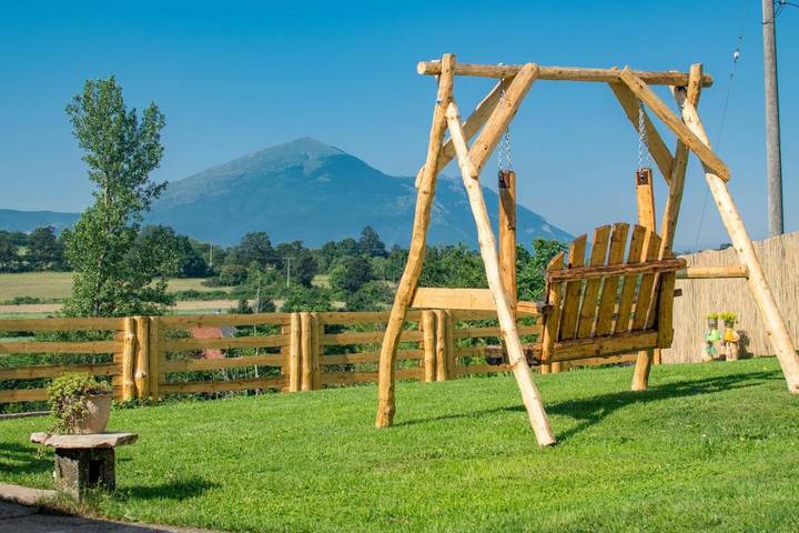 Ferienhaus für 4 Personen, mit Garten und Whirlpool, kinderfreundlich in Serbien
