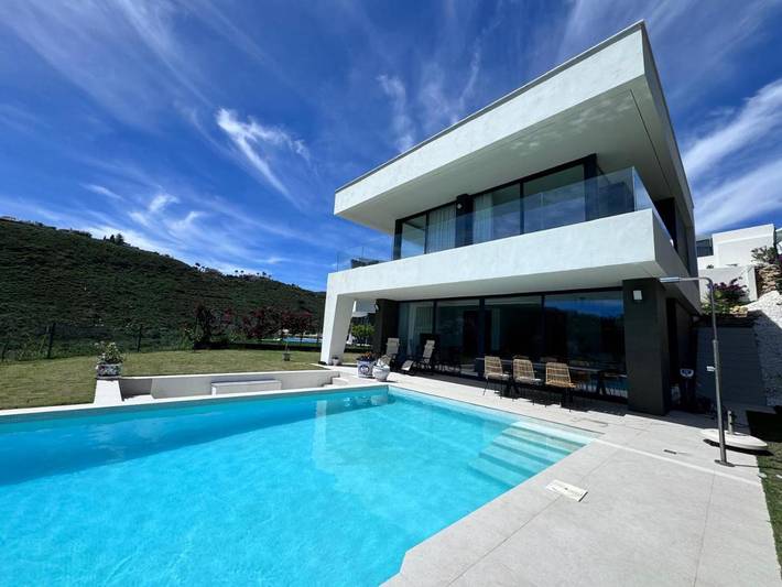 Chalet para 8 personas, con piscina además de vistas y jardín en Manilva
