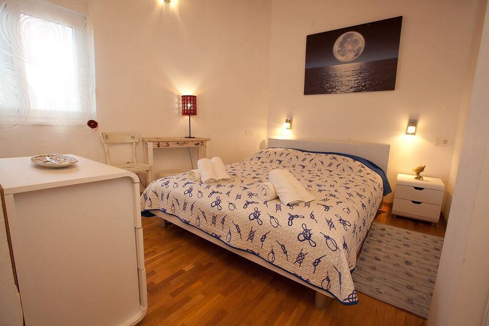Entire apartment, One bedroom apartment with terrace and sea view Preko, Ugljan in Preko, Ugljan Island
