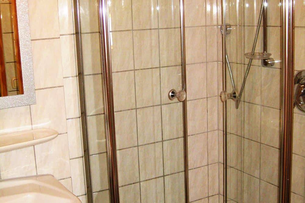 Ganze Wohnung, Ferienwohnung Seeblick bis 2 Personen, Balkon, 30 qm in Tachinger See, Taching am See