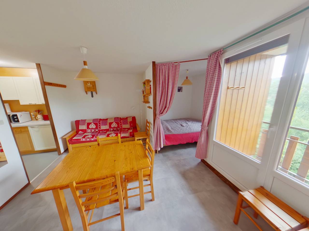 Appartement entier, Studio lumineux avec loggia aux Rousses in Les Rousses, Parc naturel régional du Haut-Jura