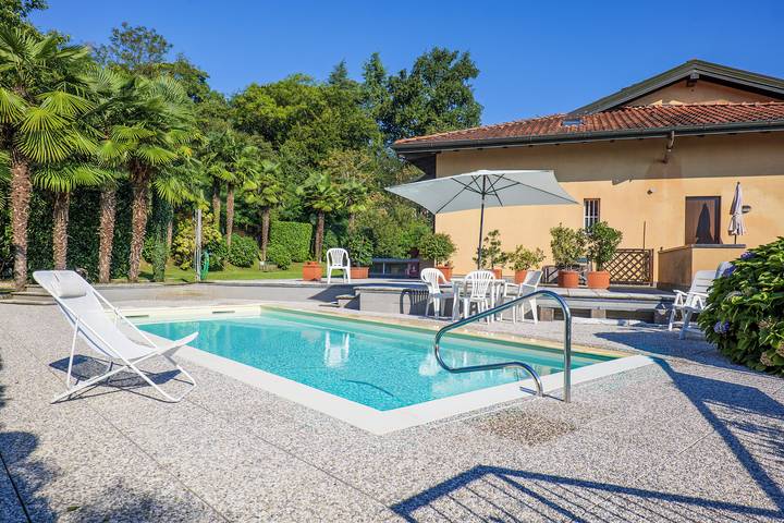 Gîte pour 6 personnes, avec piscine et terrasse ainsi que vue sur le lac et jardin dans Baveno - 2