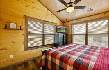 Log Cabin for 12 Guests in Sevierville, Sevier County, Picture 4