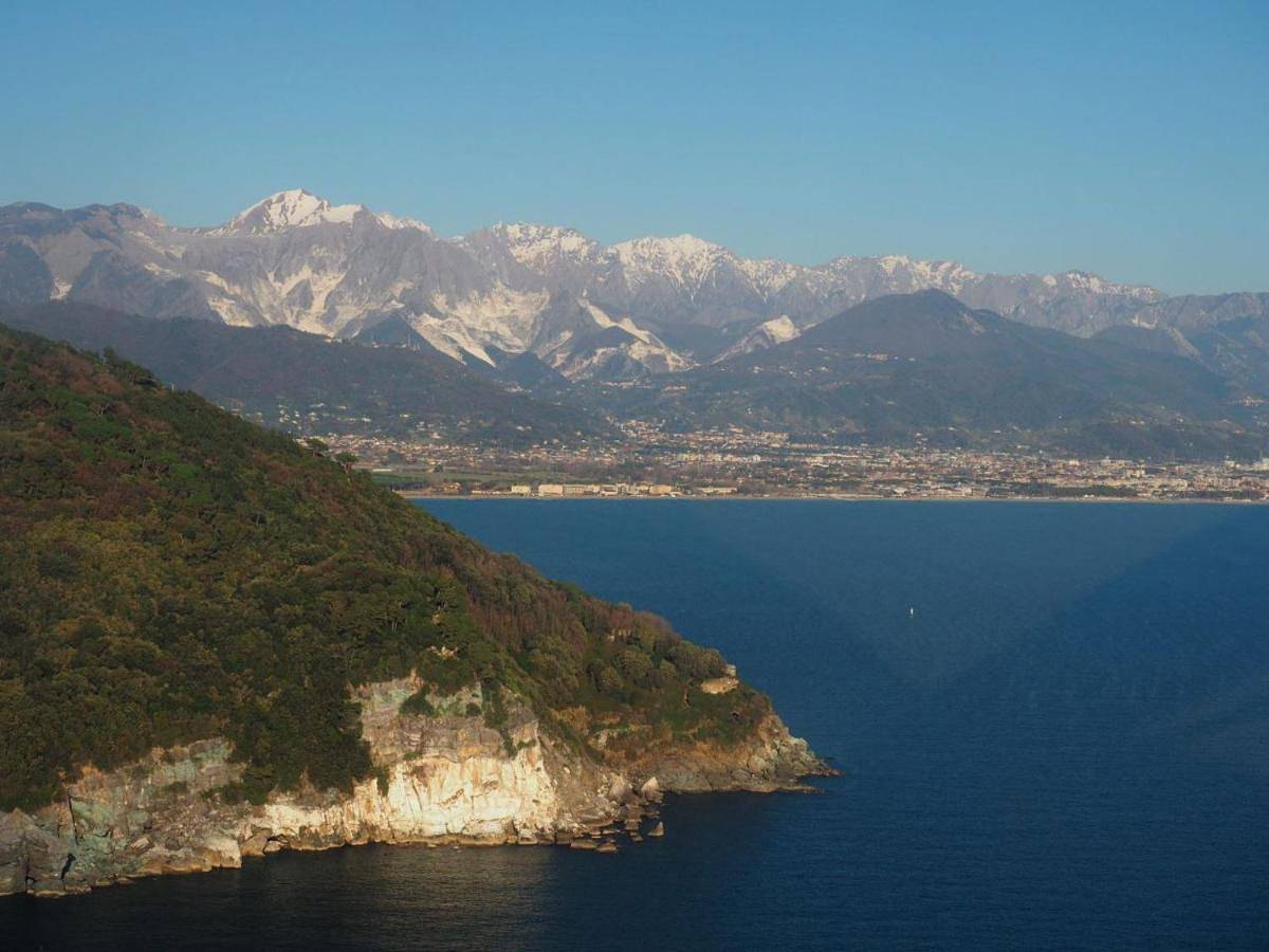 House with Pool, jacuzzi,garden and Bbq next seaside in Sarzana, Naturpark Montemarcello-Magra-Vara