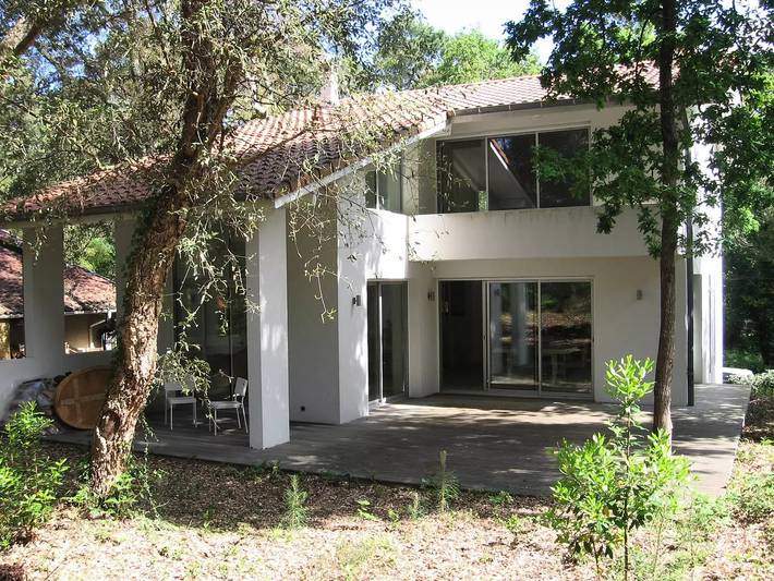 Villa Houx & Iby mit bewaldetem Garten und Terrasse 400m vom See. Wifi in Hossegor, Côte d’Argent