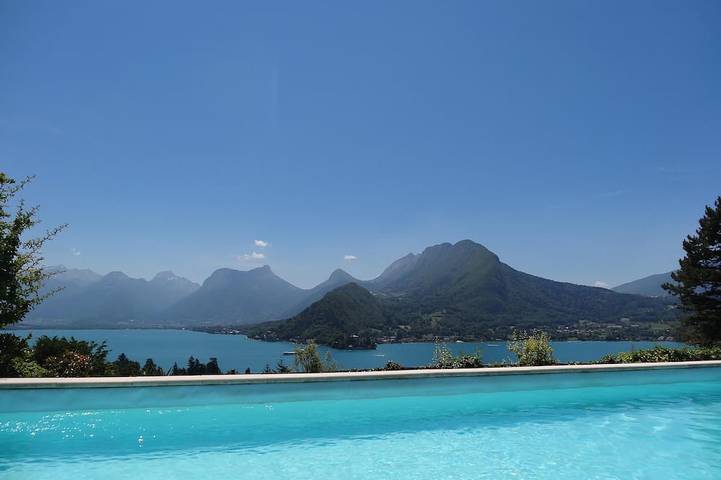 Villa pour 12 personnes, avec jardin à Talloires