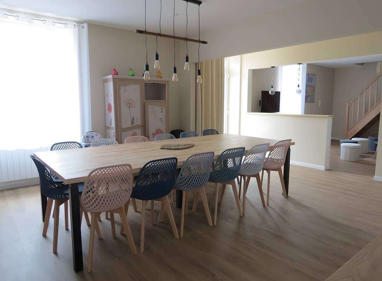 Gîtes de l'Hommée – La Bohème: Geräumiges Ferienhaus für Gruppen bis 15 Personen in Coust, Saint-Amand-Montrond