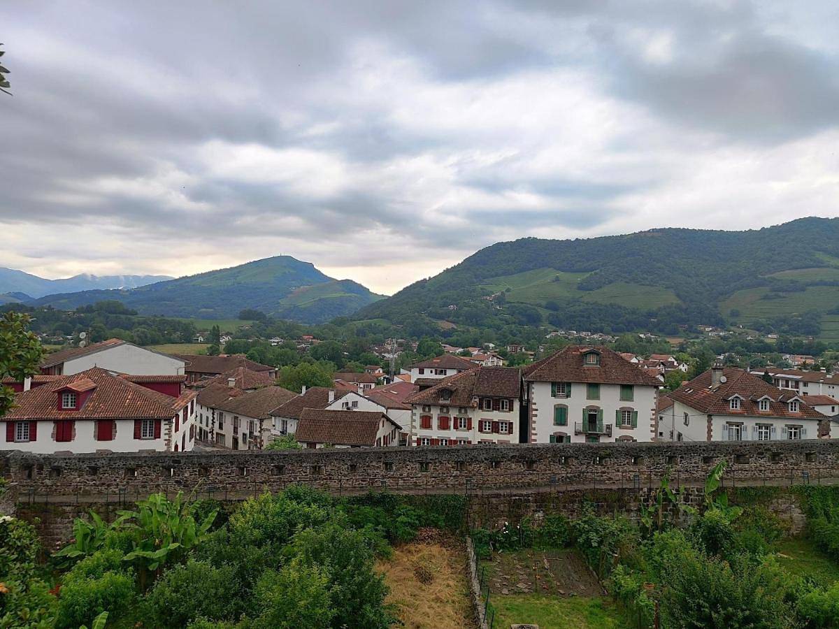 Auberge du Pèlerin Gîte de charme en pierre avec vue sur les montagnes in Saint-Jean-Pied-de-Port, Région de Bayonne