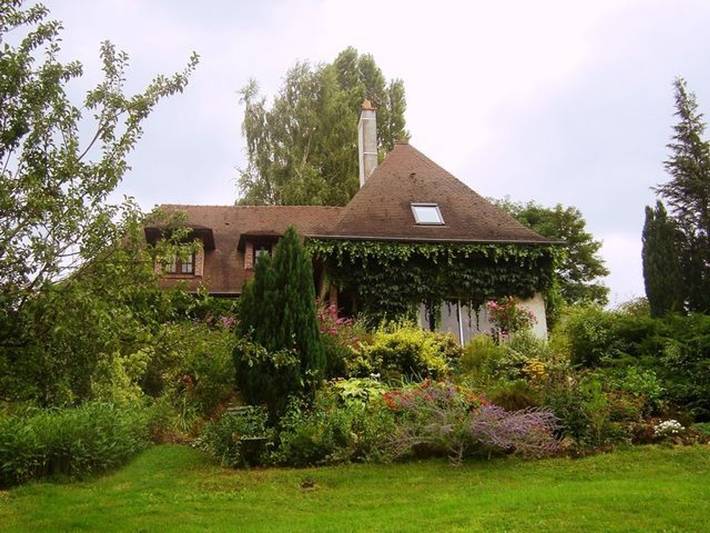 Großes ruhiges Haus mit Garten und Fluss in Saint-Martin-d'Abbat, Loire-Tal