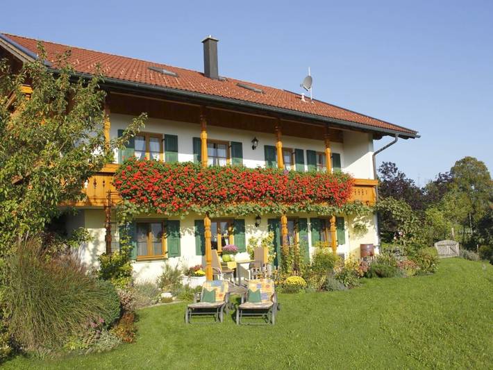 Ferienwohnung für 2 Personen, mit Terrasse und Garten sowie Ausblick in Rottenbuch