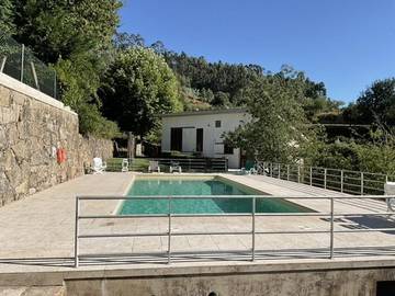 Cottage pour 6 personnes, avec vue ainsi que piscine et jardin dans Facha