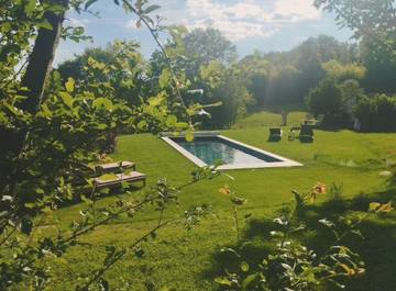 Gîte pour 11 personnes, avec piscine et jardin à Vibraye