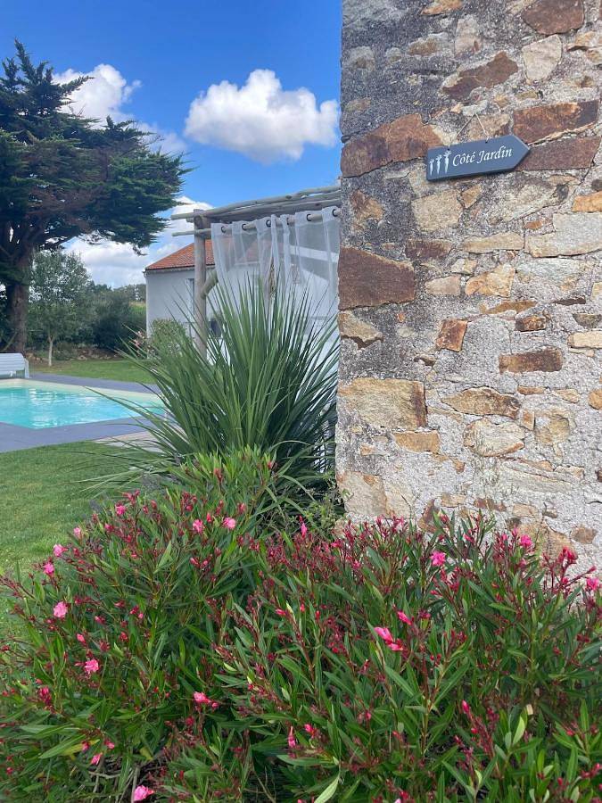 Location de vacances pour 15 personnes, avec vue ainsi que piscine et jardin, animaux acceptés à Saint-Viaud - 3