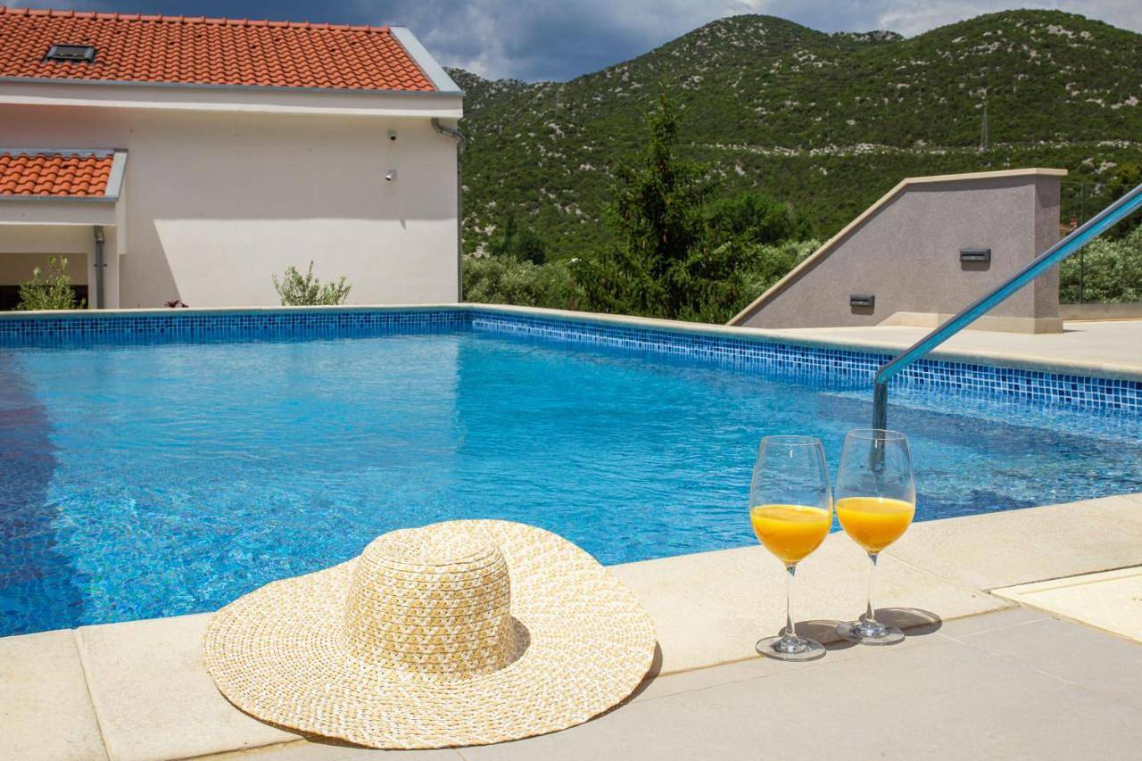 Three Bedroom Home in Peračko Blato, Dubrovnik-Neretva