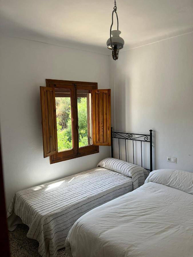 Casa rural para 14 personas, con jardín y vistas además de piscina y balcón en Benaocaz - 3