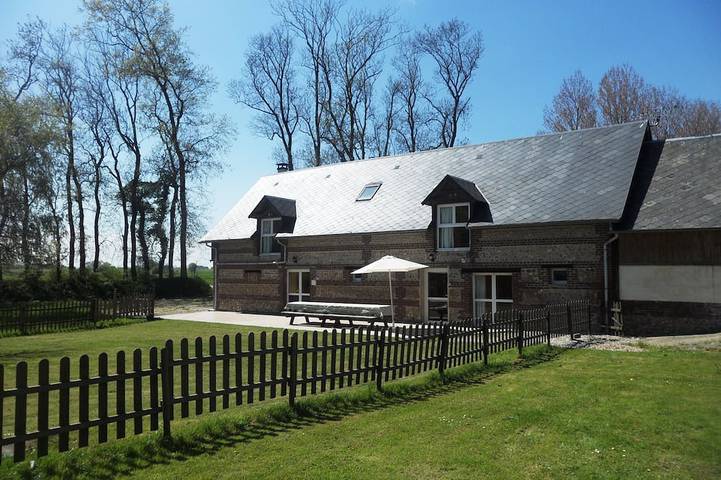 Gîte pour 11 personnes, avec jardin et terrasse à Bennetot