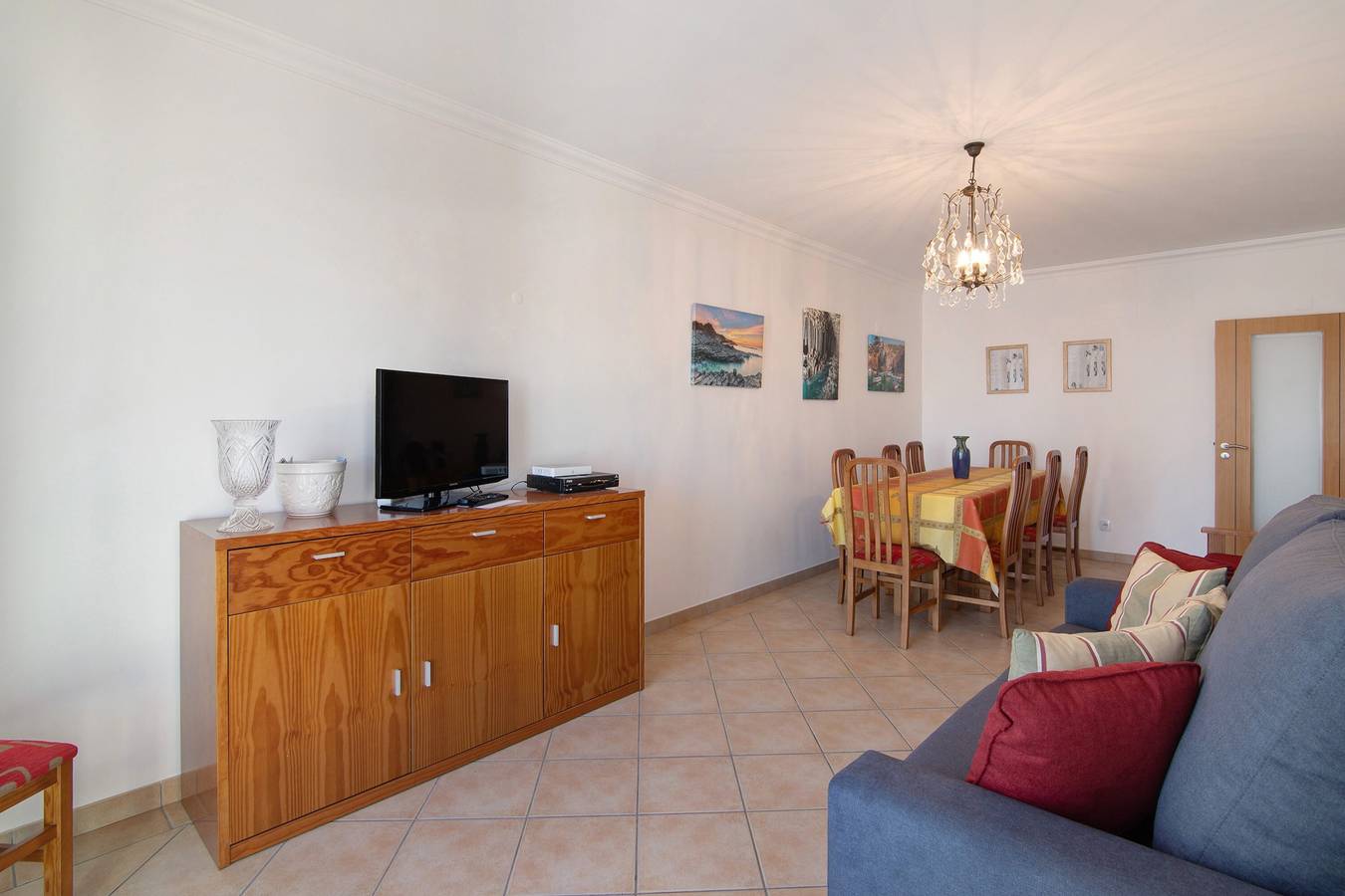 Entire apartment, Apartment 'Quarteira Beach I' with Balcony, Wi-Fi and Air Conditioning in Quarteira, Faro District
