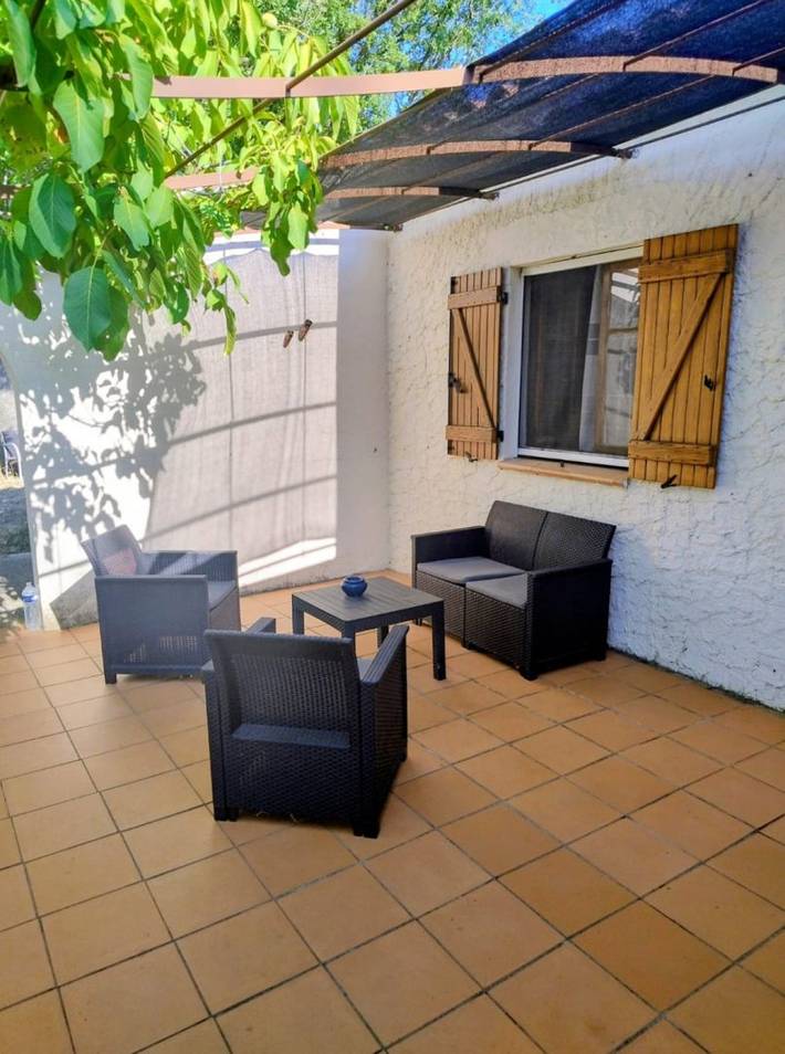 Gîte pour 6 personnes, avec terrasse ainsi que jardin et piscine à Rians - 3