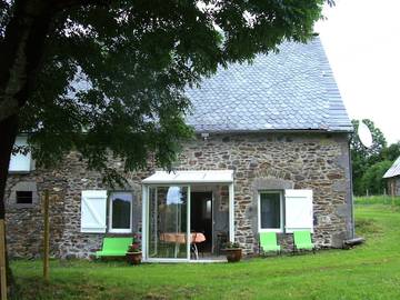 Gîte pour 5 personnes, avec terrasse et jardin à Avèze
