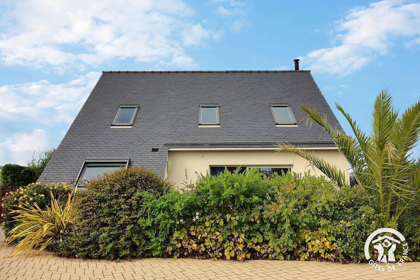 Ty Bourg in Plougrescant, Costa de granito rosa