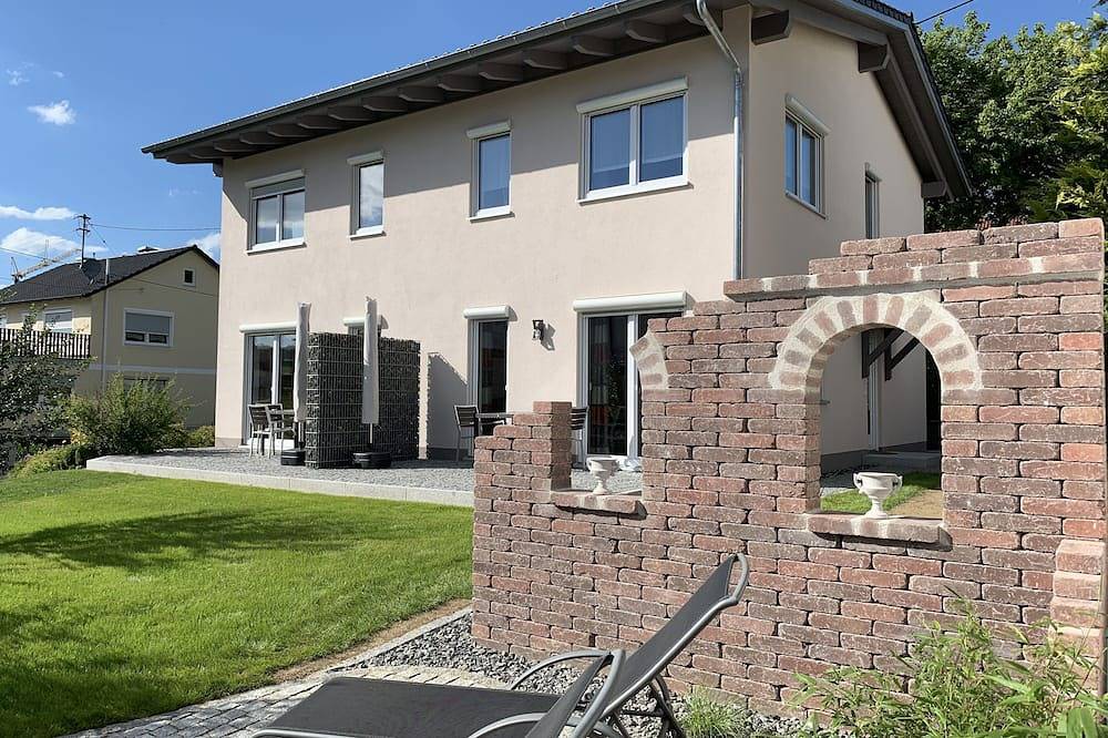 Fewo Morgensonne -Schöne Doppelhaushälfte mit Terrasse und Garten nahe Augsburg in Langenneufnach, Bayerisch Schwaben