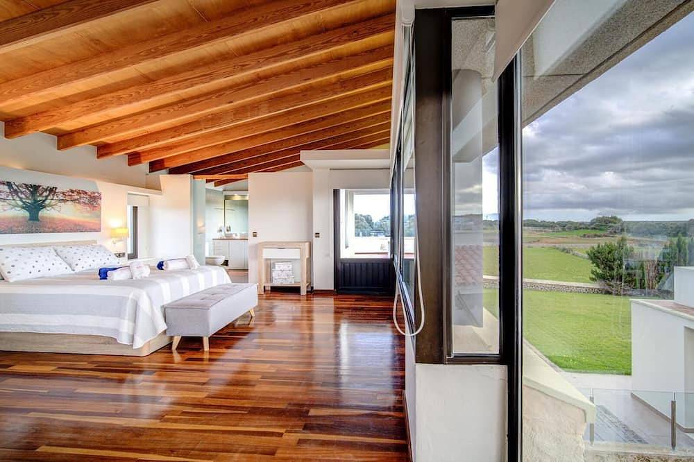 Entire apartment, Binife   Spacious villa surrounded by nature, with pool and privacy in Alaior, Alaior Municipality