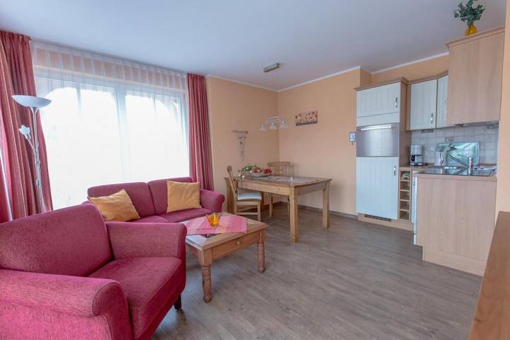 Ferienwohnung für 3 Personen, mit Balkon und Terrasse sowie Garten