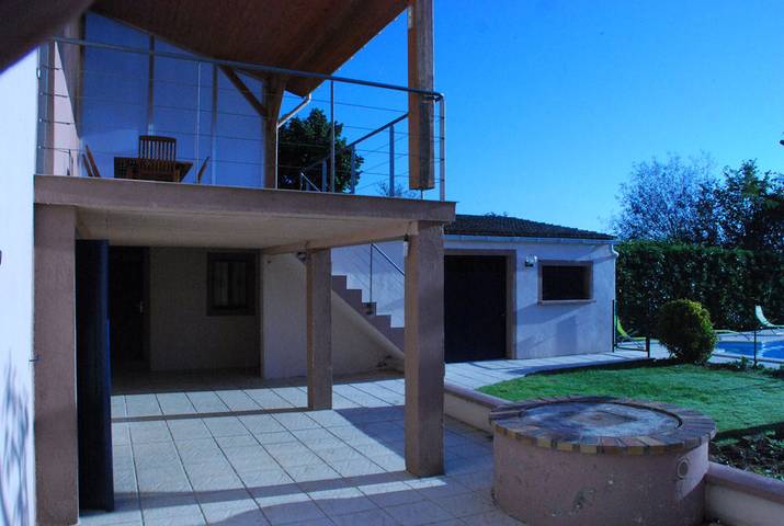 Gîte pour 9 personnes, avec jardin ainsi que terrasse et piscine dans Saône-et-Loire - 3