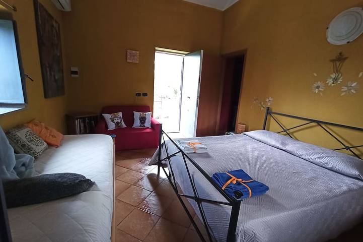 Location de vacances pour 5 personnes, avec balcon et jardin, animaux acceptés à Piedimonte Etneo - 2