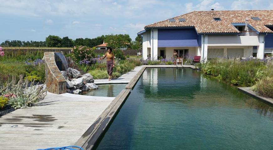 Gîte pour 5 personnes, avec jardin et piscine ainsi que balcon et vue sur le lac à Orx