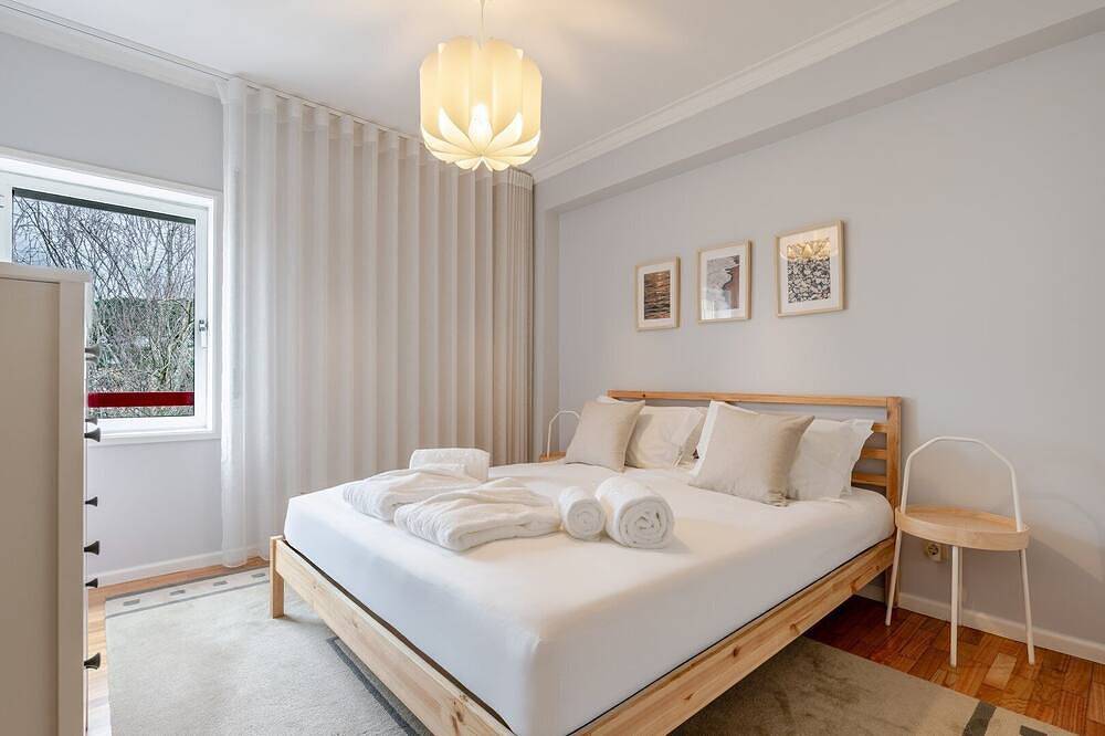 Geheel appartement, Seaside Urban Retreat – 5min to Esposende Beach in Marinhas, Esposende