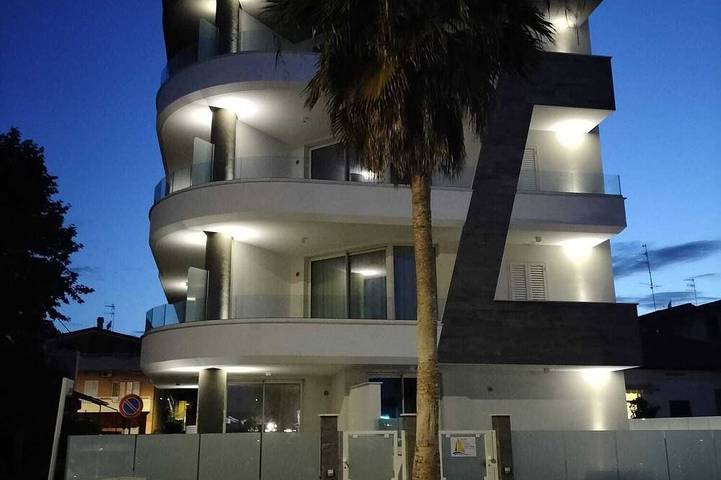 Ganze Wohnung, Sailing Suite Apartment With Beachfront Garden in Tortoreto Lido, Alba Adriatica