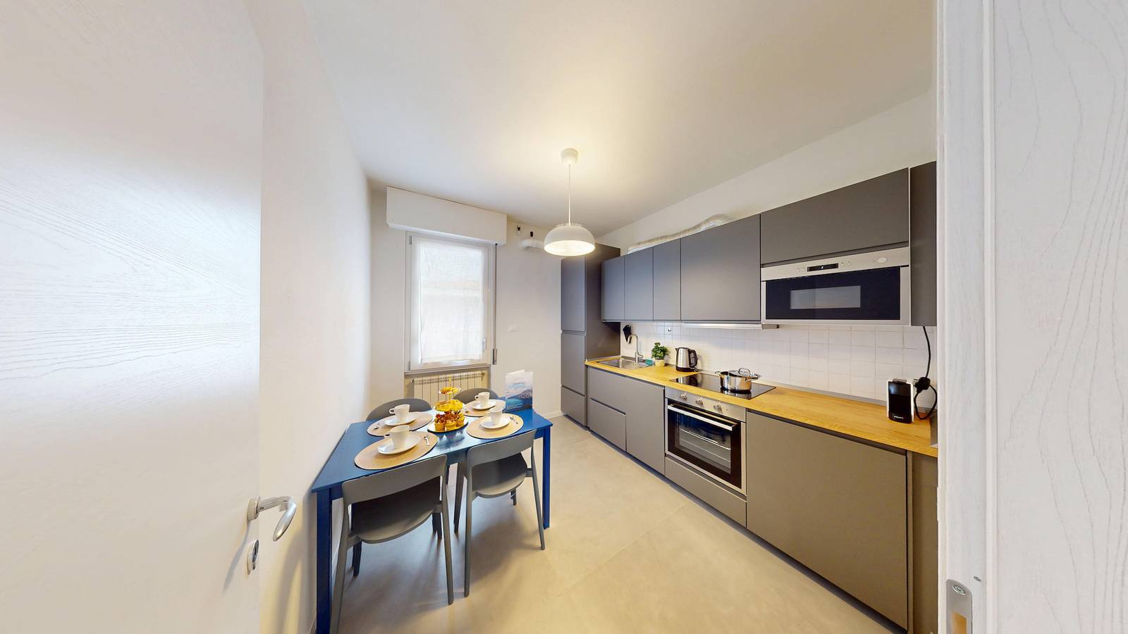 Appartamento intero, La Perla Del Garda Desenzano free wi-fi By Booking in Rivoltella del Garda, Desenzano del Garda