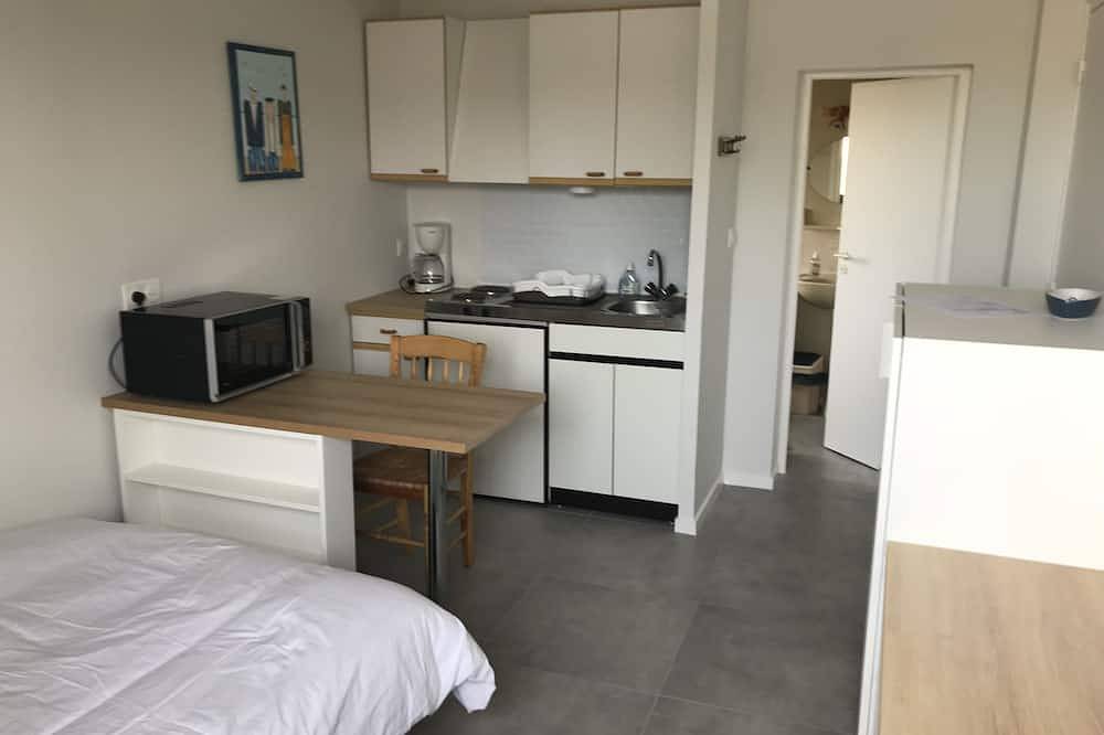 Entire apartment, Studio 8 by the sea in Larmor plage in Larmor-Plage, Côte des Mégalithes