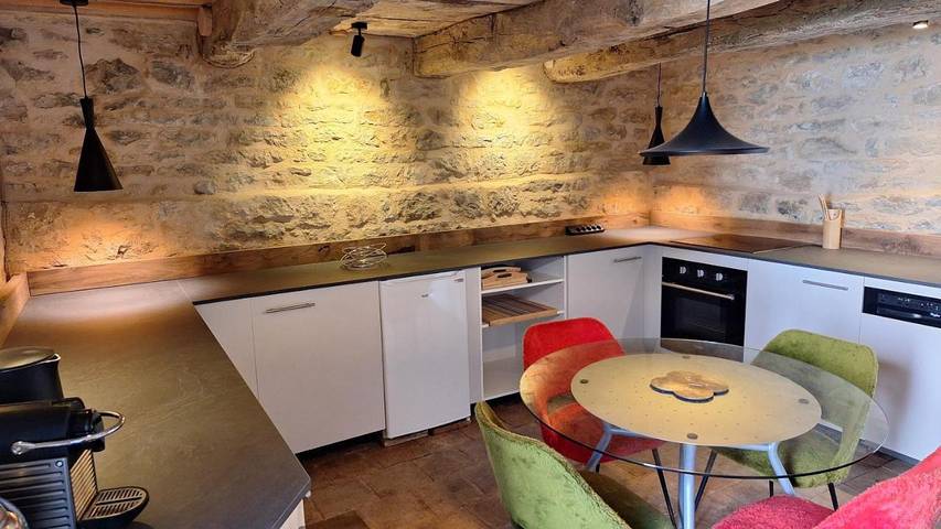 Location de vacances pour 2 personnes, avec vue et terrasse ainsi que jardin et piscine à Varen - 4
