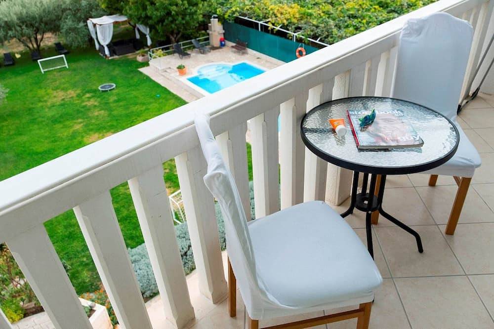 Gemütliche Villa in Ploce mit Gemeinschaftspool in Peračko Blato, Dubrovnik-Neretva
