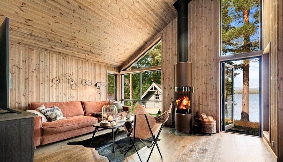 Moderne Hütte am Sandvatn am Fuße des Blefjell in Tinn