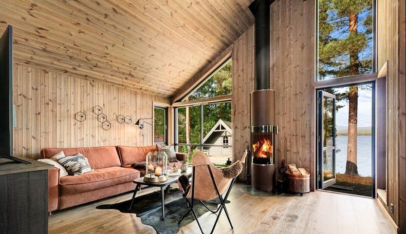 Moderne Hütte am Sandvatn am Fuße des Blefjell in Tinn