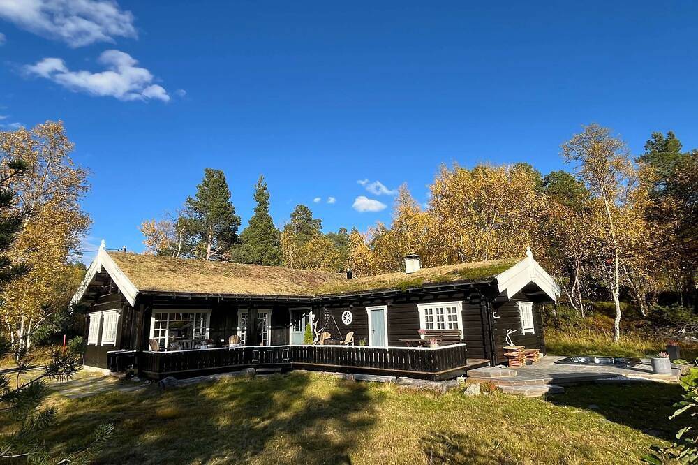 Cozy, luxurious Norwegian cabin with Jacuzzi in ski resort Oppdal! in Oppdal