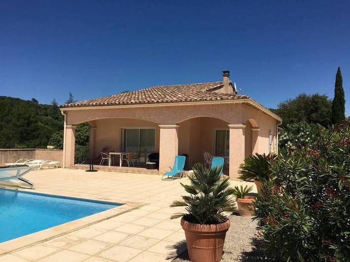 Villa pour 8 personnes, avec vue ainsi que jardin et piscine, animaux acceptés