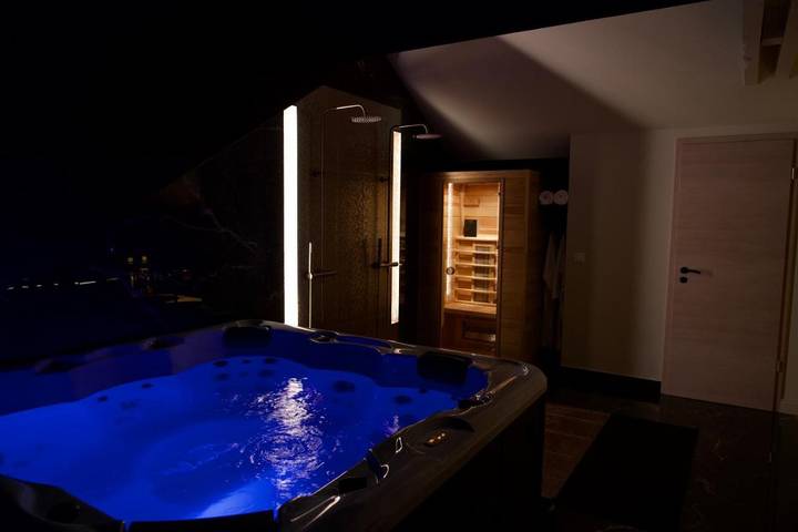 Maison de vacances pour 2 personnes, avec Balcon et Jacuzzi ainsi que Terrasse et Jardin à Riedisheim