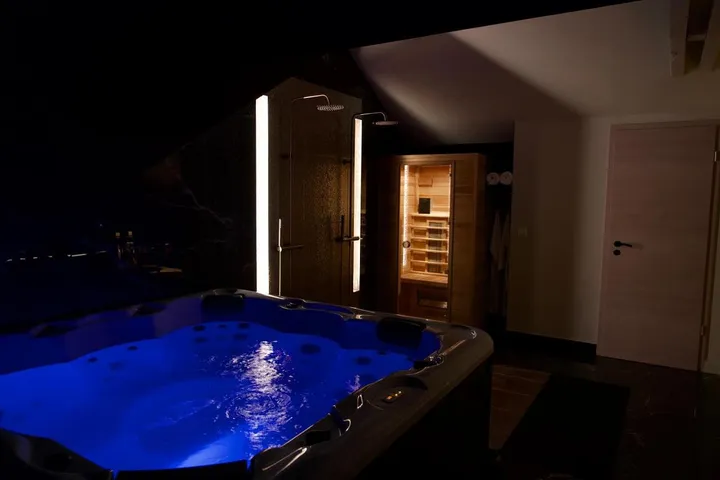 Villa für 2 Personen, mit Whirlpool und Sauna sowie Garten - 1
