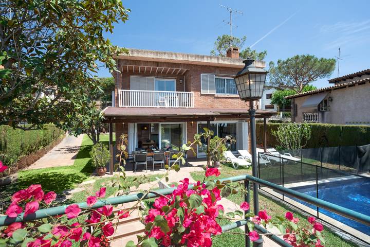 Chalet para 8 personas, con vistas al mar además de terraza y jardín en Maresme - 3