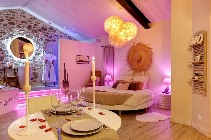 Holiday Home 'Loveroom L’idîle Spa Et Lit Rond' with Private Terrace, Private Garden and Wi-Fi in L'Épine, Noirmoutier