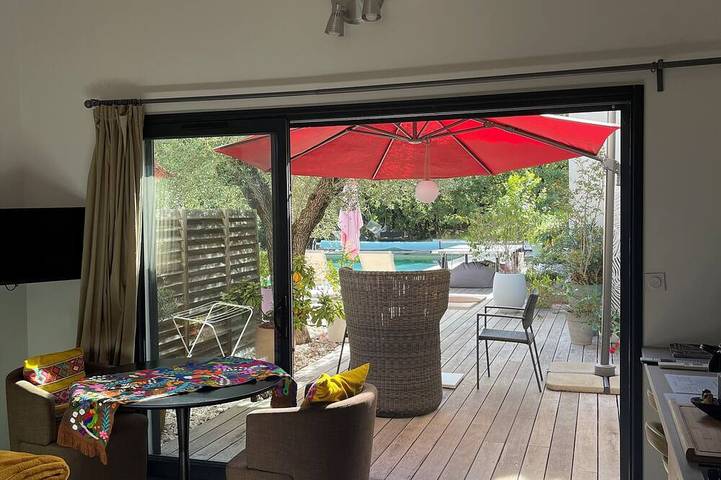 Studio de standing tout équipé  avec piscine chauffée à débordement 12 x 6 m in Saint-Maximin-la-Sainte-Baume, Région de Brignoles