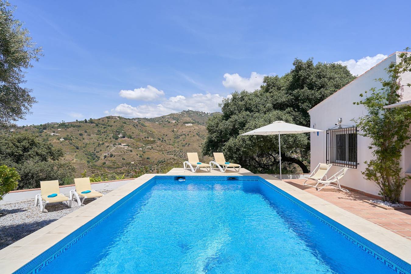 Maison de campagne 'Casa Mañana' avec vue sur la montagne, piscine privée et climatisation in Torrox, Cordillera Penibética