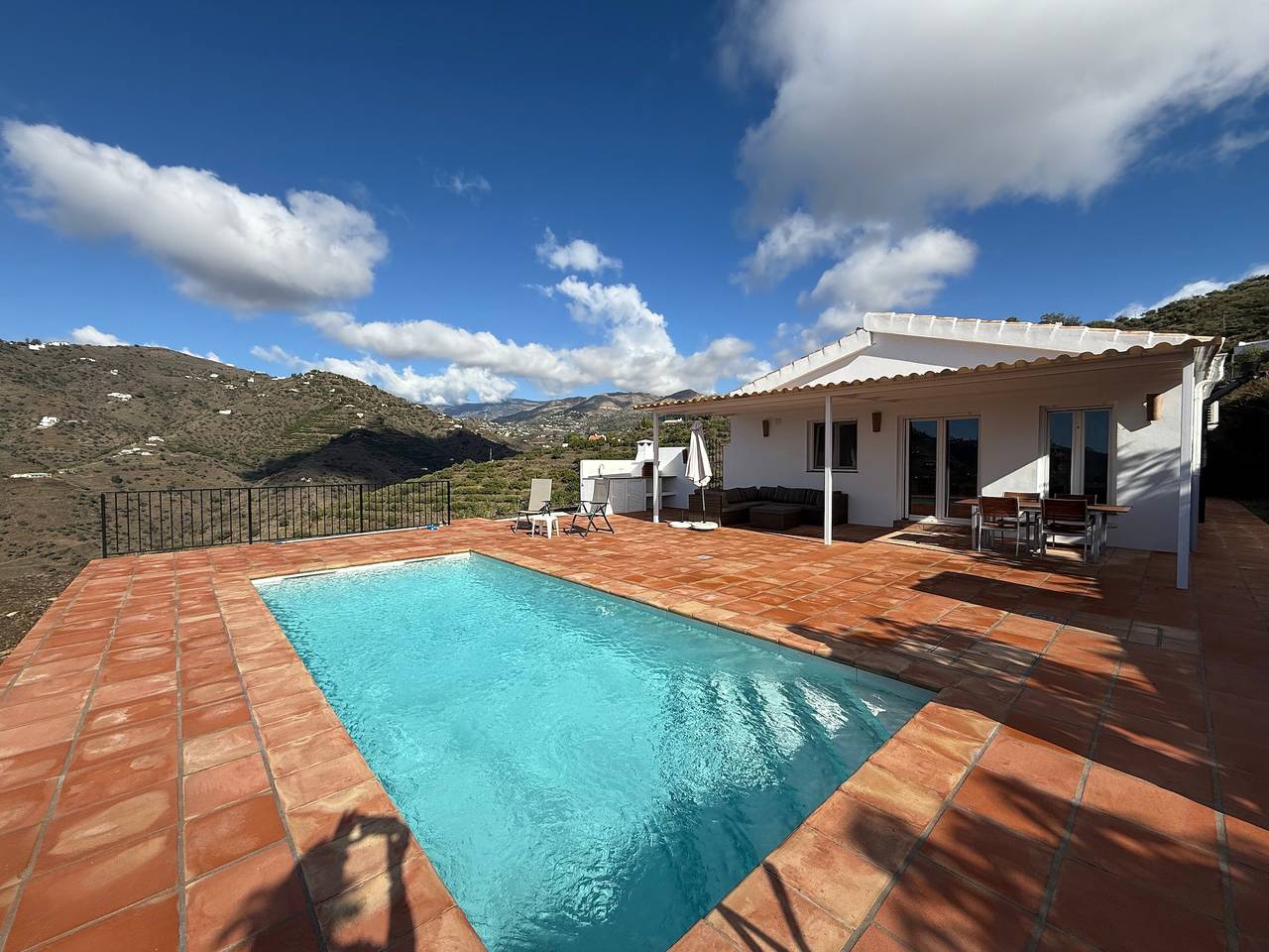 Villa 'Casa Livernana' met zeezicht, Wi-Fi en airconditioning in Cómpeta, Costa del Sol