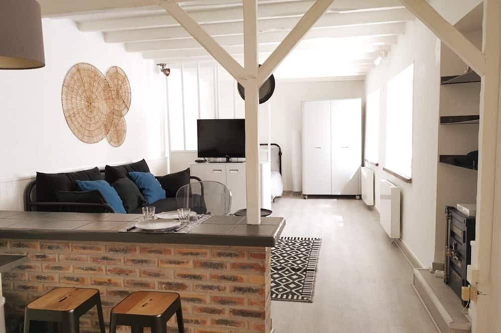 Apartamento entero, Large studio near Paris with terrace in Saint-Maurice, Valle del Marne