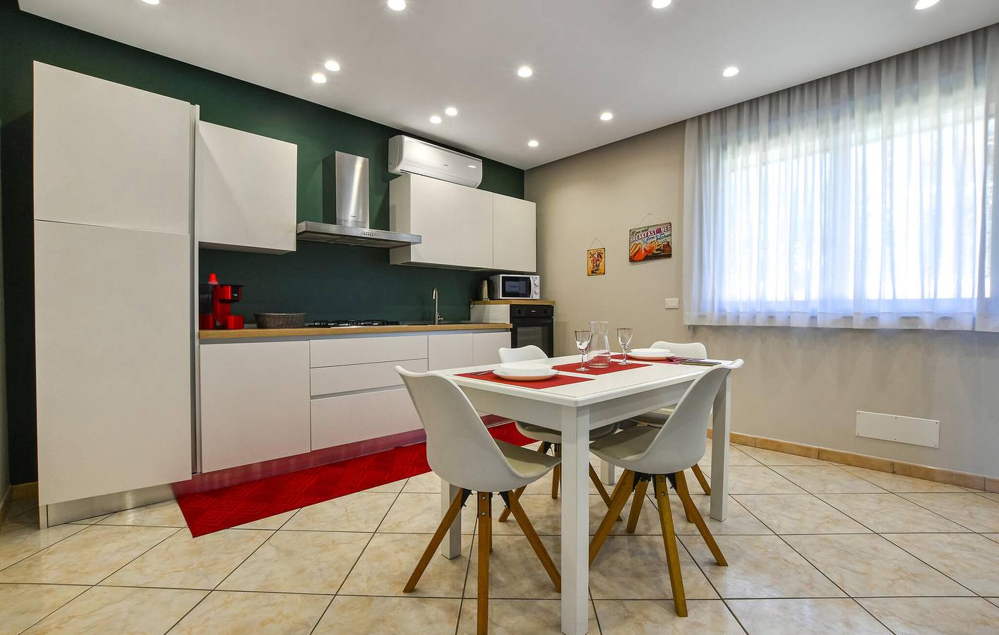Appartamento intero, Appartamento con vista mare, piscina e terrazza, WiFi 600 m dal ristorante, 2,5 km da Pennisi in Aci Sant'Antonio, Etna