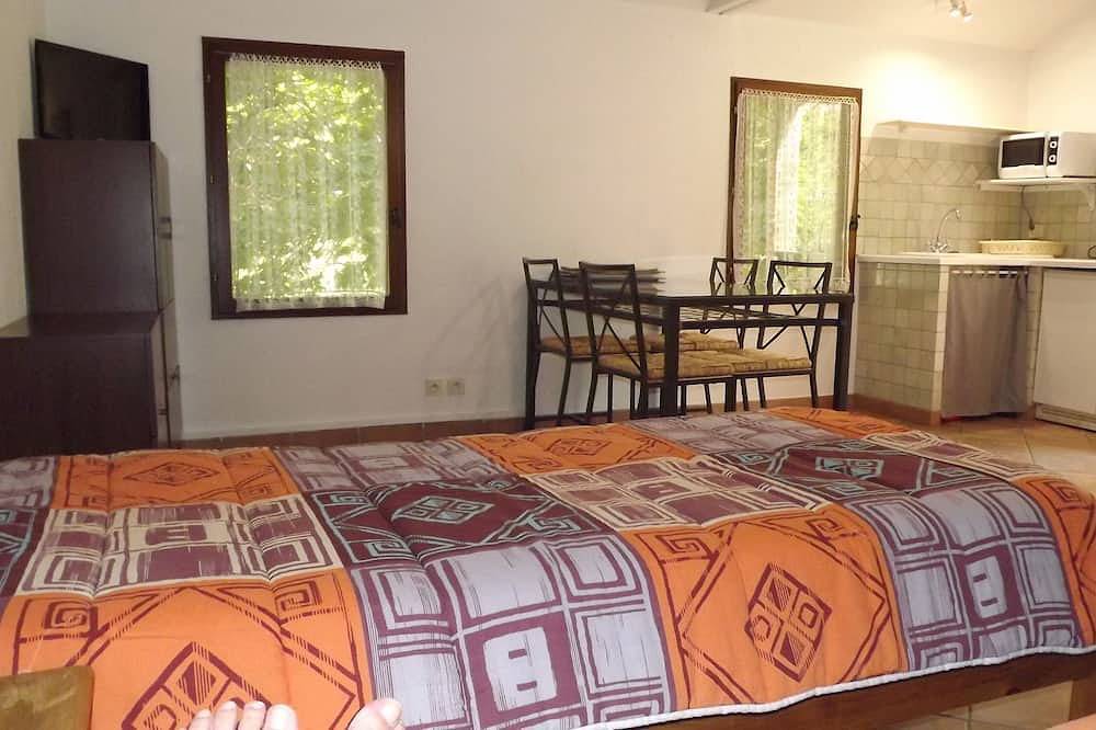 Entire apartment, Cottage studio in the countryside in Cavaillon, Parc naturel régional du Luberon